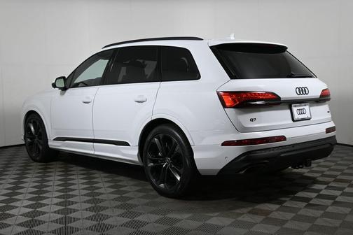 2025 Audi Q7 55 Premium Plus