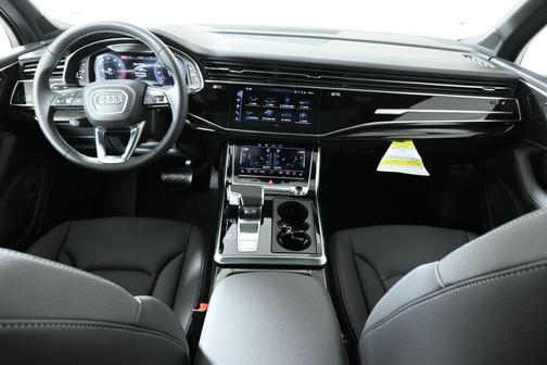 2025 Audi Q7 55 Premium Plus
