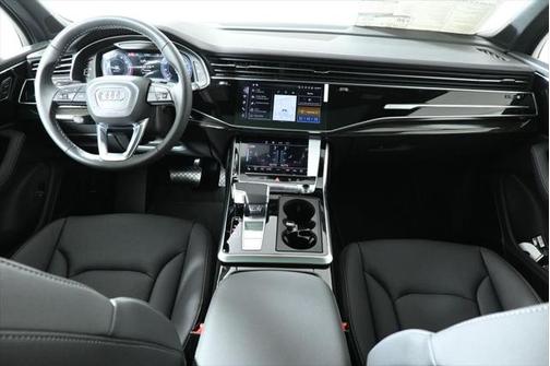 2025 Audi Q7 55 Premium Plus