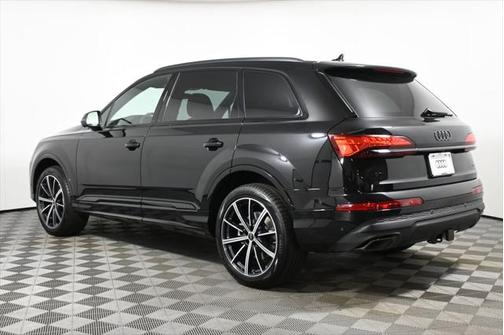 2025 Audi Q7 45 Premium Plus