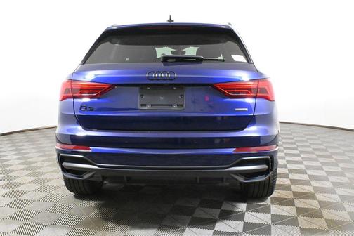 Navarra Blue Metallic 2022 Audi Q3 45 S line Premium Plus