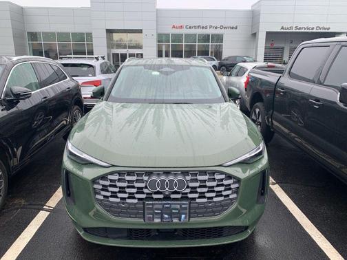 Green Metallic 2025 Audi Q5 Premium Plus TFSI quattro S tronic