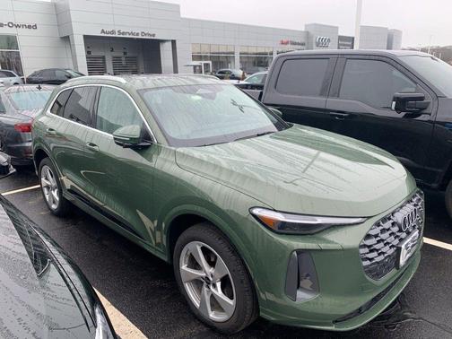 Green Metallic 2025 Audi Q5 Premium Plus TFSI quattro S tronic