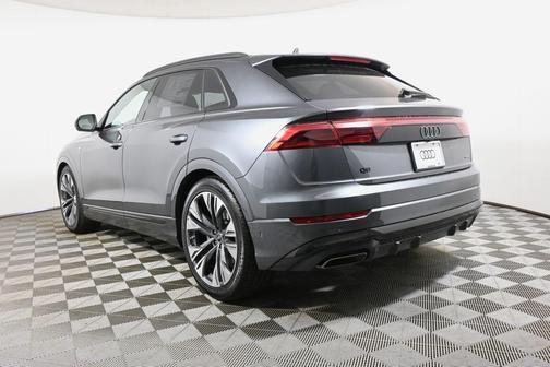 Daytona Gray Pearl Effect 2026 Audi Q8 55 Premium Plus