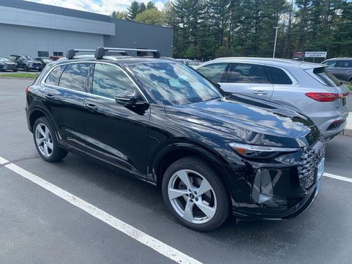 Mythos Black Metallic 2025 Audi Q5 Premium Plus TFSI quattro S tronic