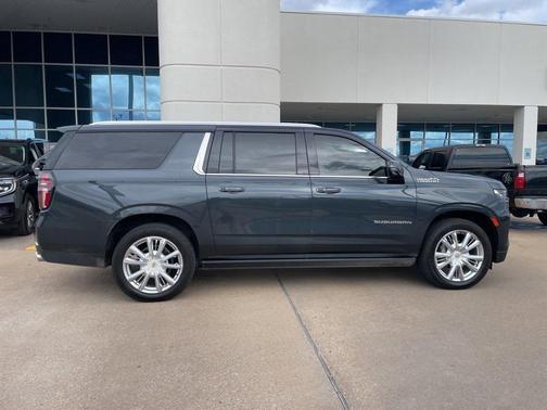 2022 Chevrolet Suburban 4WD High Country