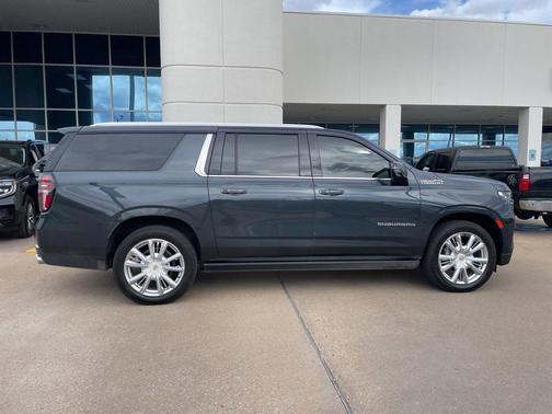 2022 Chevrolet Suburban 4WD High Country