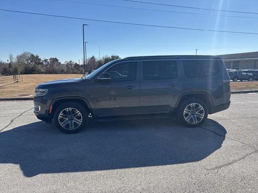 2023 Jeep Wagoneer Series II 4x2