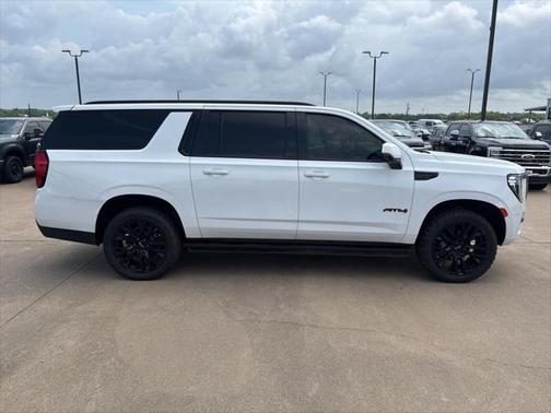 2023 GMC Yukon XL 4WD AT4