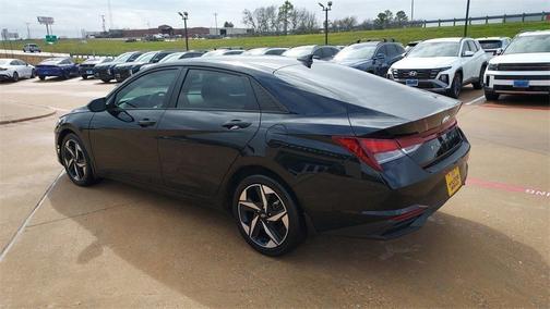 2023 Hyundai ELANTRA SEL