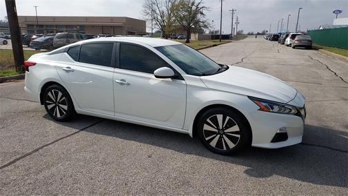 2022 Nissan Altima 2.5 SV