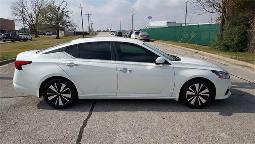 2022 Nissan Altima 2.5 SV