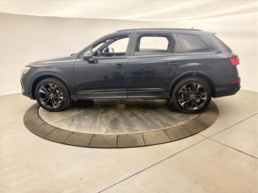 2025 Audi Q7 55 Premium