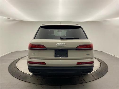 2023 Audi Q7 45 Premium Plus