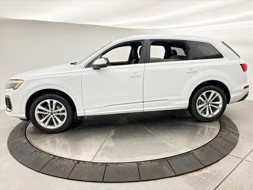 2025 Audi Q7 55 Premium