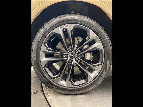 2025 Audi Q7 55 Premium