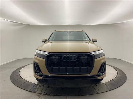 2025 Audi Q7 55 Premium