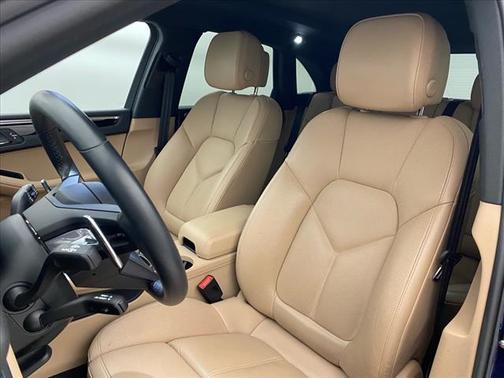 2022 Porsche Macan Base
