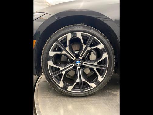 2025 BMW 330 i xDrive