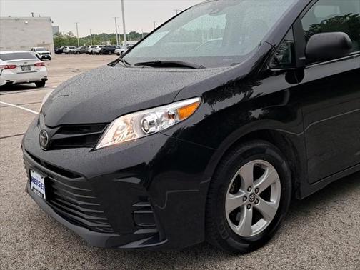 2020 Toyota Sienna SE