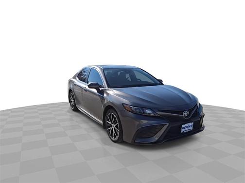 2024 Toyota Camry Hybrid SE