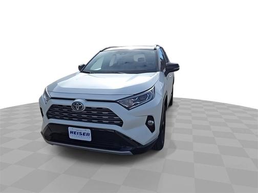 2020 Toyota RAV4 Hybrid SE