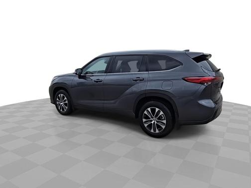 Magnetic Gray Metallic 2023 Toyota Highlander XLE