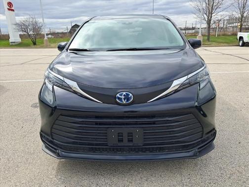 2024 Toyota Sienna LE