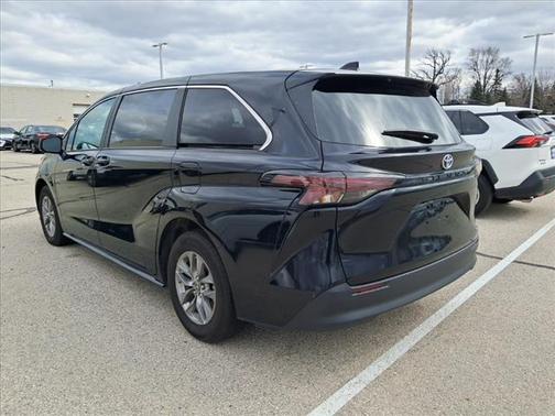 2024 Toyota Sienna LE