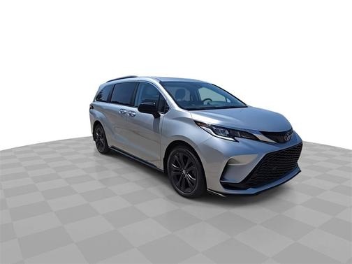 2022 Toyota Sienna XSE 7 Passenger