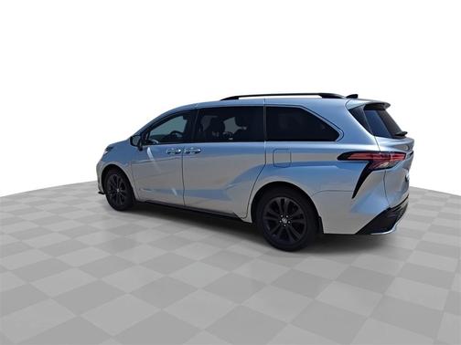 2022 Toyota Sienna XSE 7 Passenger