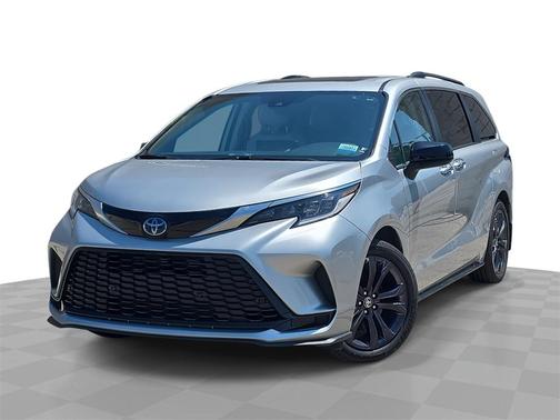 2022 Toyota Sienna XSE 7 Passenger