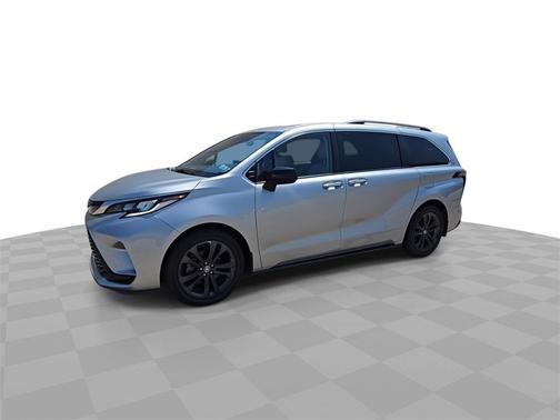 2022 Toyota Sienna XSE 7 Passenger