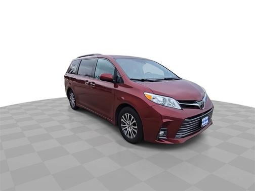 2020 Toyota Sienna XLE