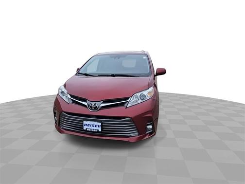 2020 Toyota Sienna XLE