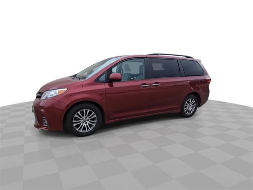 2020 Toyota Sienna XLE