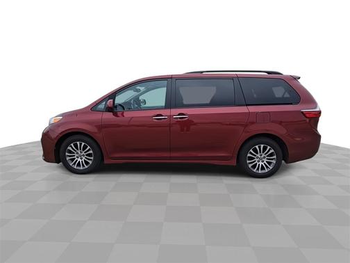 2020 Toyota Sienna XLE