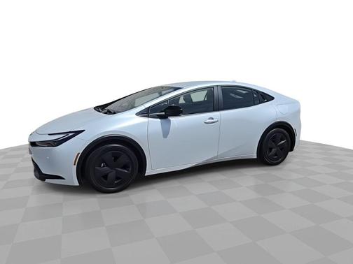 Pearl 2025 Toyota Prius LE