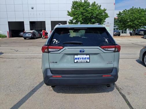 2022 Toyota RAV4 Hybrid XLE Premium