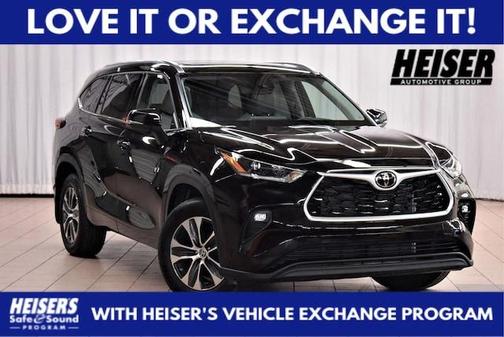 Photo 1 of 19 of 2021 Toyota Highlander XLE