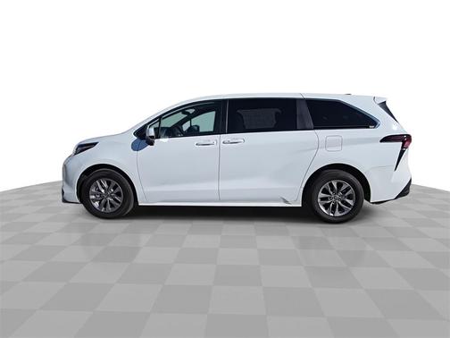 2024 Toyota Sienna LE