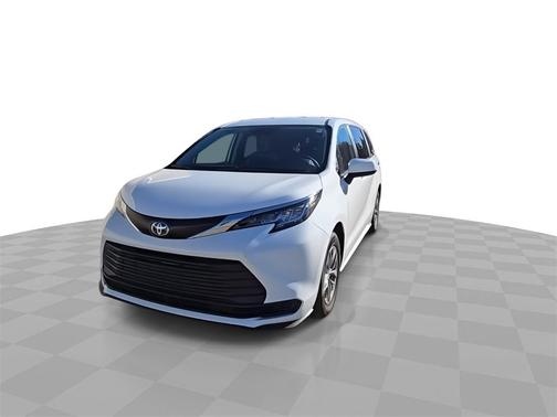 2024 Toyota Sienna LE
