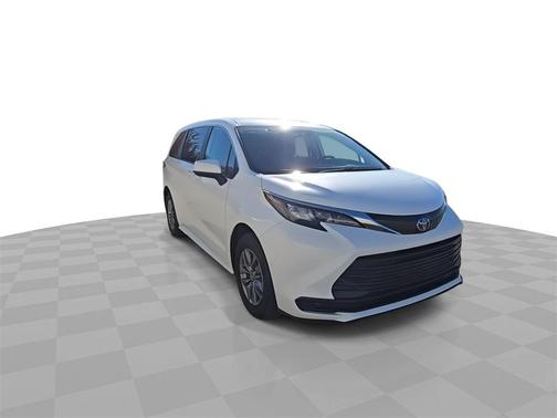 2024 Toyota Sienna LE