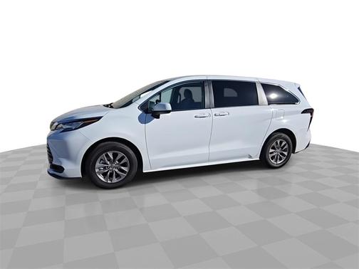 2024 Toyota Sienna LE