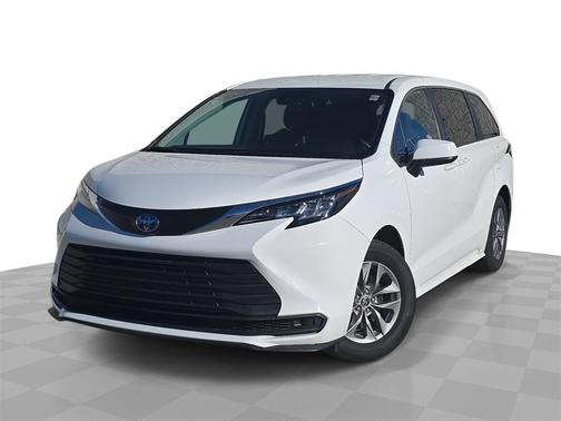 2024 Toyota Sienna LE