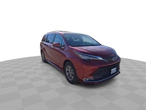 2021 Toyota Sienna XLE 7 Passenger