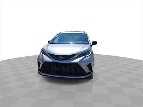 2022 Toyota Sienna XSE 7 Passenger