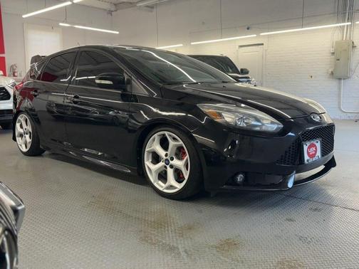 Tuxedo Black Metallic 2014 Ford Focus ST