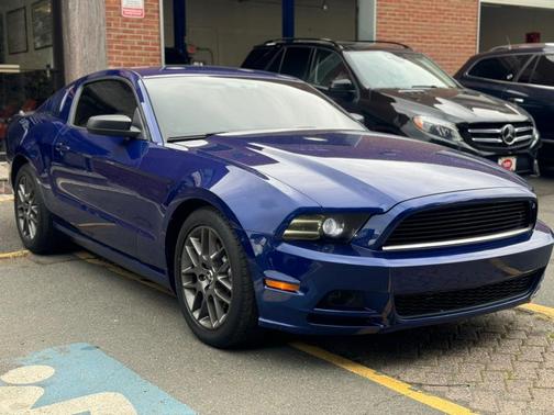 2014 Ford Mustang V6
