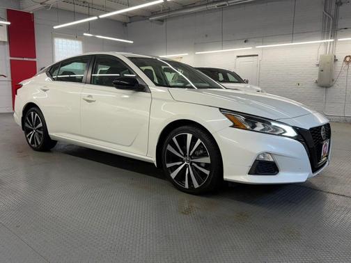 Glacier White 2021 Nissan Altima SR Intelligent AWD